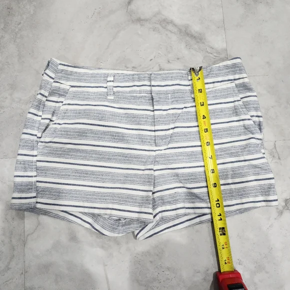 Khakis By Gap The 3” Inseam Short Blue White Chino Shorts, Size 2 - Picture 3 of 5